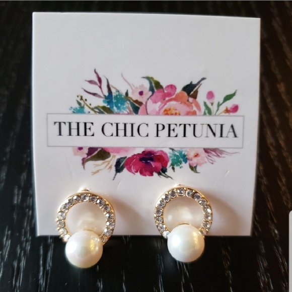 Crystal pearl loop earrings - Picture 2 of 3